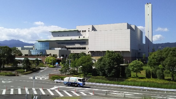 第44回全国都市清掃研究・事例発表会開催　１月25～27日、佐賀市の「ホテルグランデはがくれ」で_佐賀市清掃工場の焼却設備は全連続燃焼式ストーカ路で、処理能力は日量300トン（3炉）