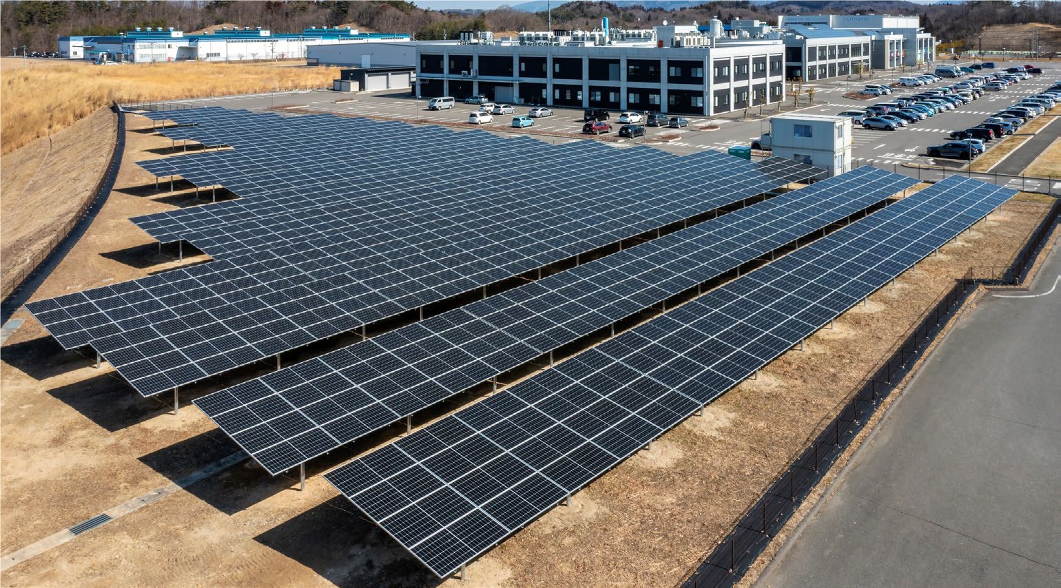 NTTアノードエナジー福島県環境創造センターに設置した太陽光発電所_