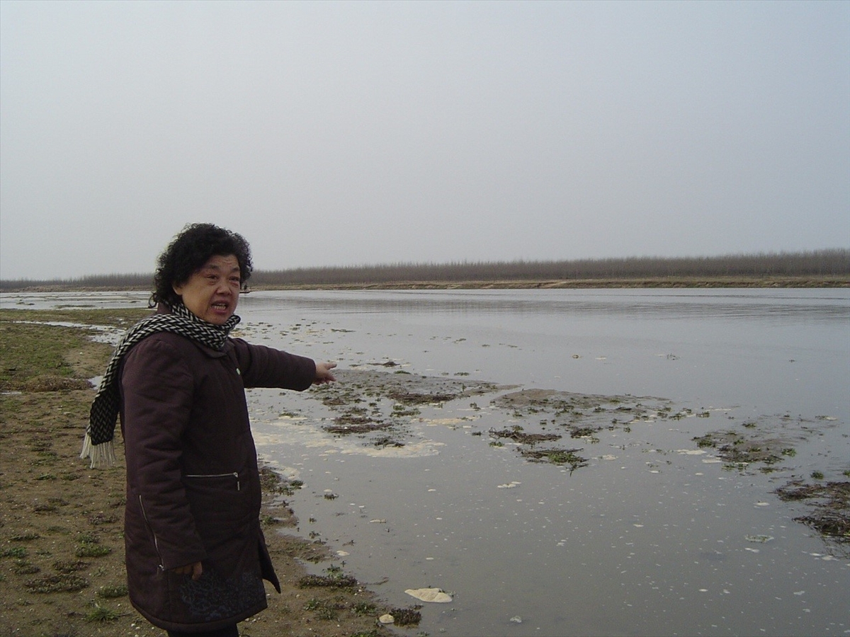 安易に汚染された川の水質分析を行うことは危険（2007年3月筆者撮影）