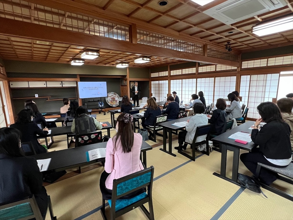 全産連女性部協議会が本格始動　京都で初の集合型による実践研修会実施_ウエダ本社では多様な人材が働きやすい職場環境づくりなどについての講義を受けた