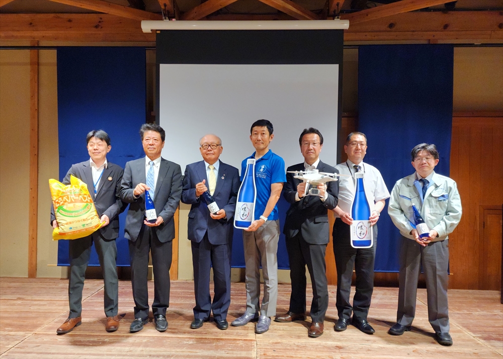 神戸酒心館 「サステナブルな日本酒」は余韻豊か 官民農連携「持続可能な酒づくり」 3年間の活動報告と次の一手を発表_神戸山田錦推進研究会のメンバー