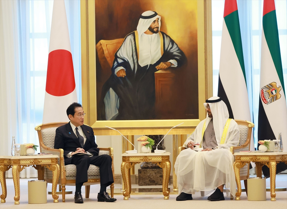 中東を脱炭素エネ輸出のハブに 岸田首相 ドーハの記者会見で強調 COP28議長国のUAEと共同声明も_UAEのムハンマド大統領(右)と首脳会談を行う岸田首相(写真・官邸ホームページより)