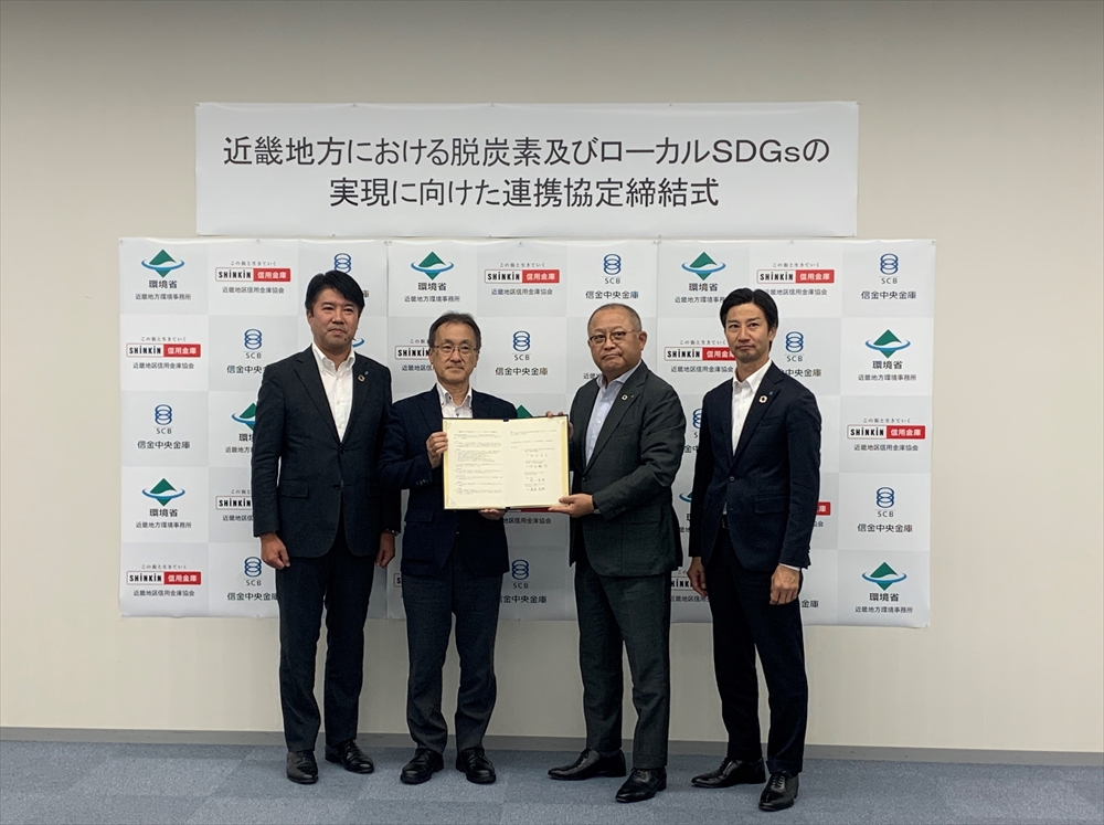 左から関口支店長、関根所長、作田会長、草深支店長
