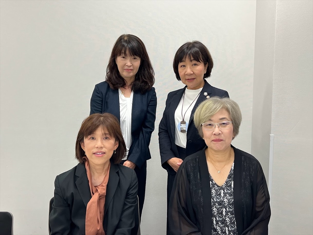 （後列左から時計回りに）東久保真弓・愛知部会長、小川喜美子・三重部会長、海野ひろみ・静岡部会長、後藤和恵・岐阜部会長