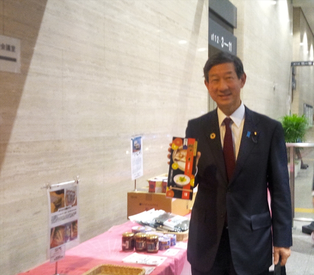 伊藤環境相「応援消費」に自腹参加　ふくしまフェア 〝風評払拭〟７５２０円_