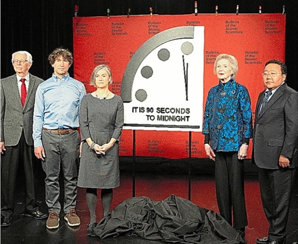 米国の原子力科学者会報が23年１月に発表した終末時計。１分30秒前を指している（同会報提供）