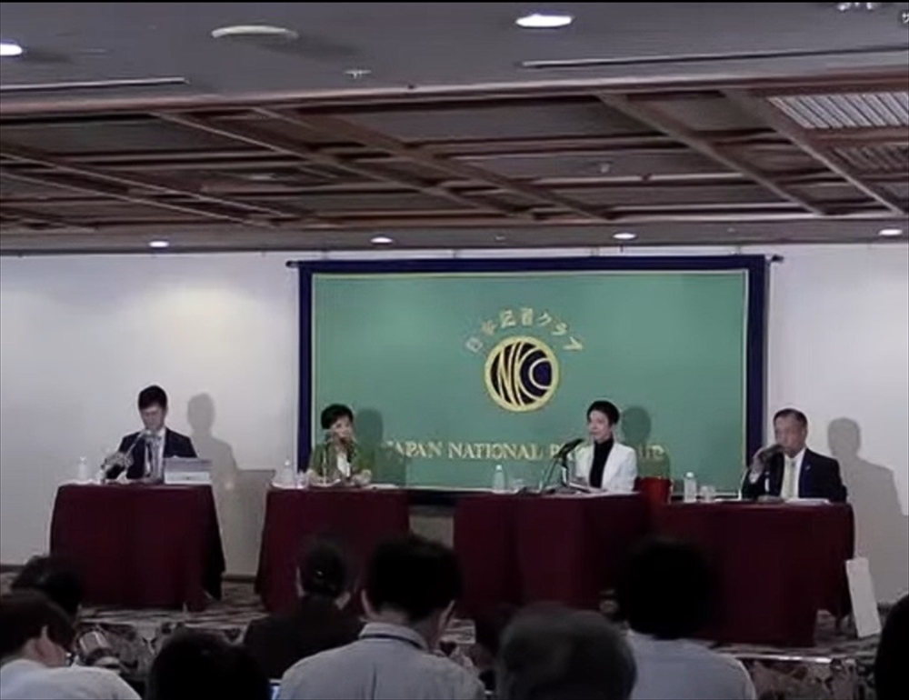 共同記者会見の様子（出典・日本記者クラブ）。左から石丸氏、小池氏、蓮舫氏、田母神氏