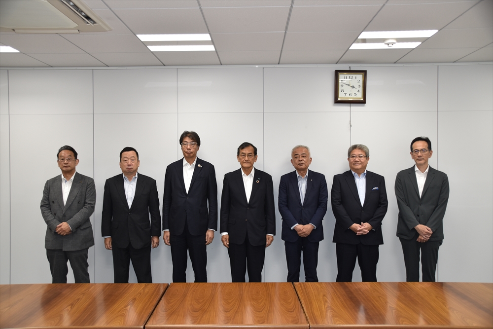 賛助会員参与会会長に北尾氏　下水協_右から鈴木氏、山口賢二氏、間山氏、北尾氏、増渕氏、西原氏、山口乃理夫氏