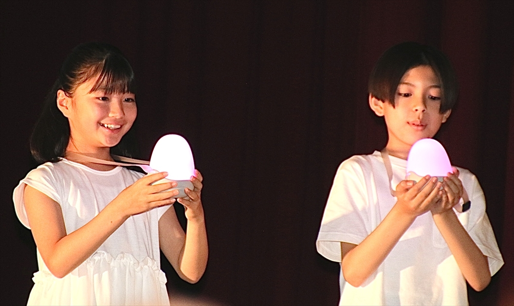 タマゴの変化に驚く子供たちの様子