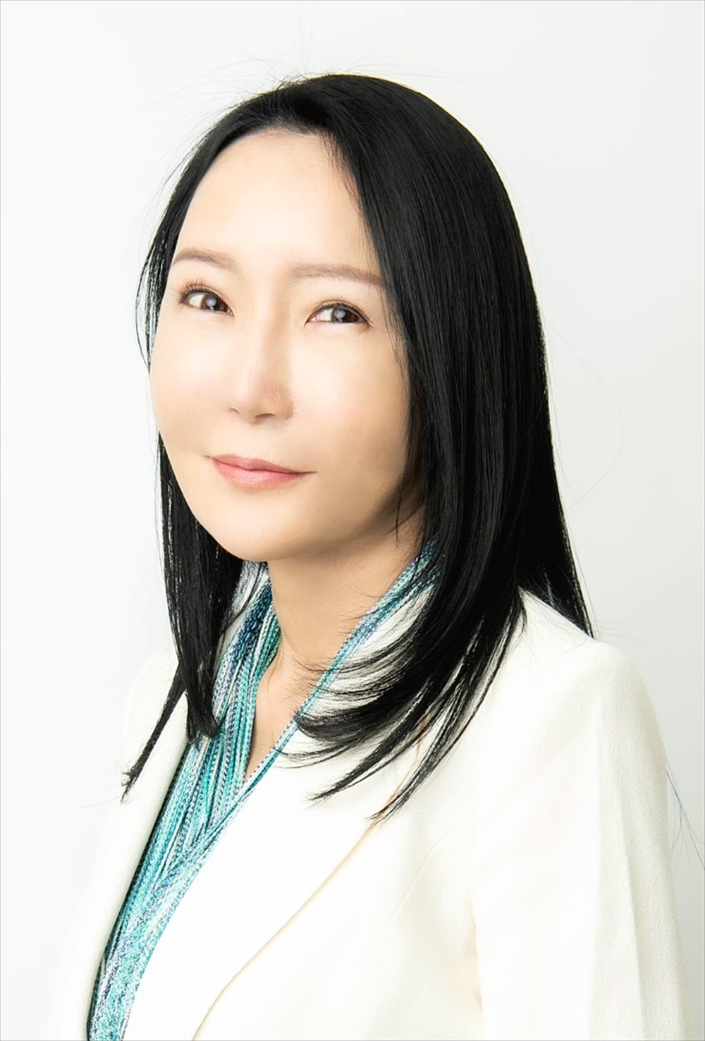 2027年問題は経済安全保障の重要問題 自分の身は自分で守るしかない 株式会社あかりみらい 代表取締役 越智 文雄 氏、国際ジャーナリスト 堤 未 果 氏_堤未果(つつみ みか)NY州立大学国際関係論学科卒、NY市立大学大学院国際関係論学科修士号取得。国連、米国野村證券を経て現職。日米を中心に各国の政治、経済、教育、医療、農政、食、エネルギー、デジタルなど徹底した現場取材と公文書分析による調査報道を続け、各種メディアで活躍中