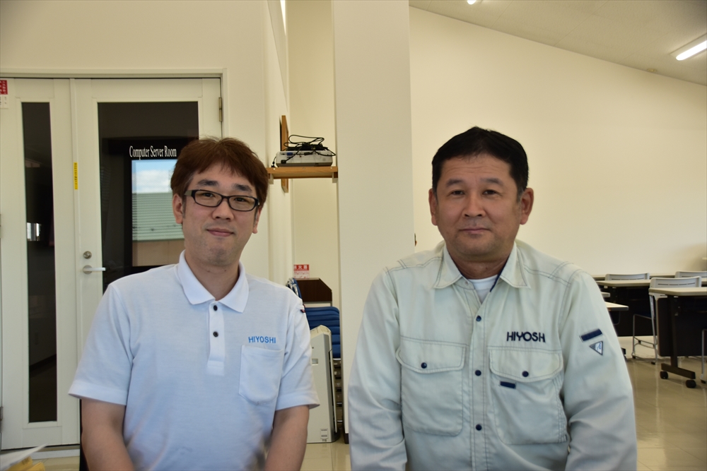 日吉　最新鋭機器と生物検定法　２本柱で分析体制拡充へ_松田氏（左）と分析検査部の中村昌文部長
