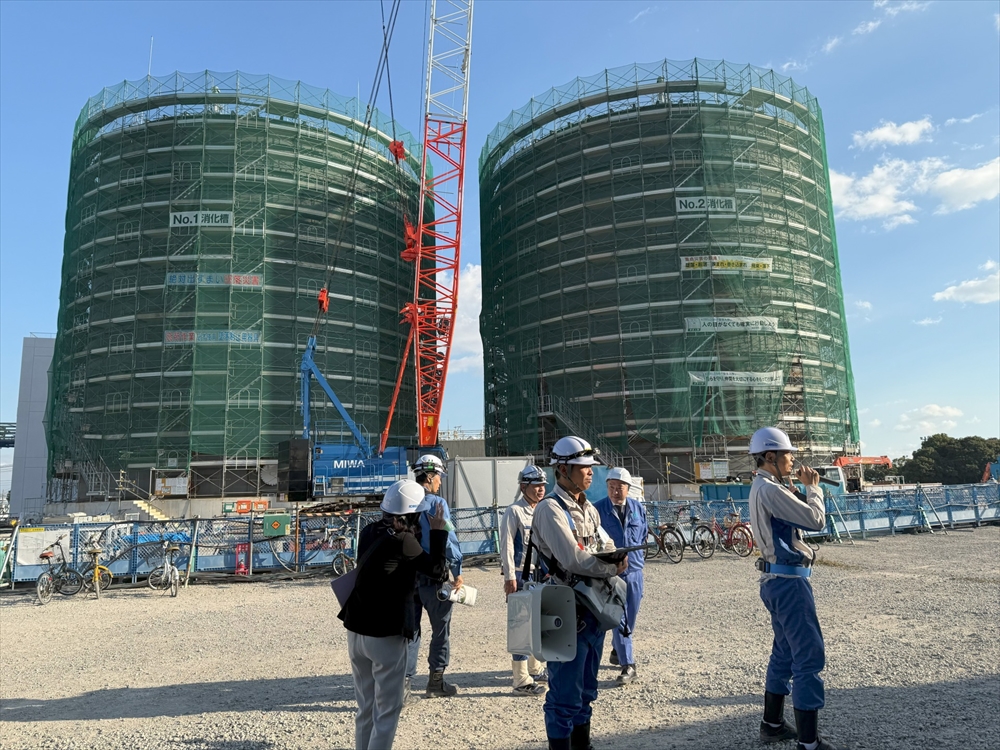 建設中の鋼板製消化槽