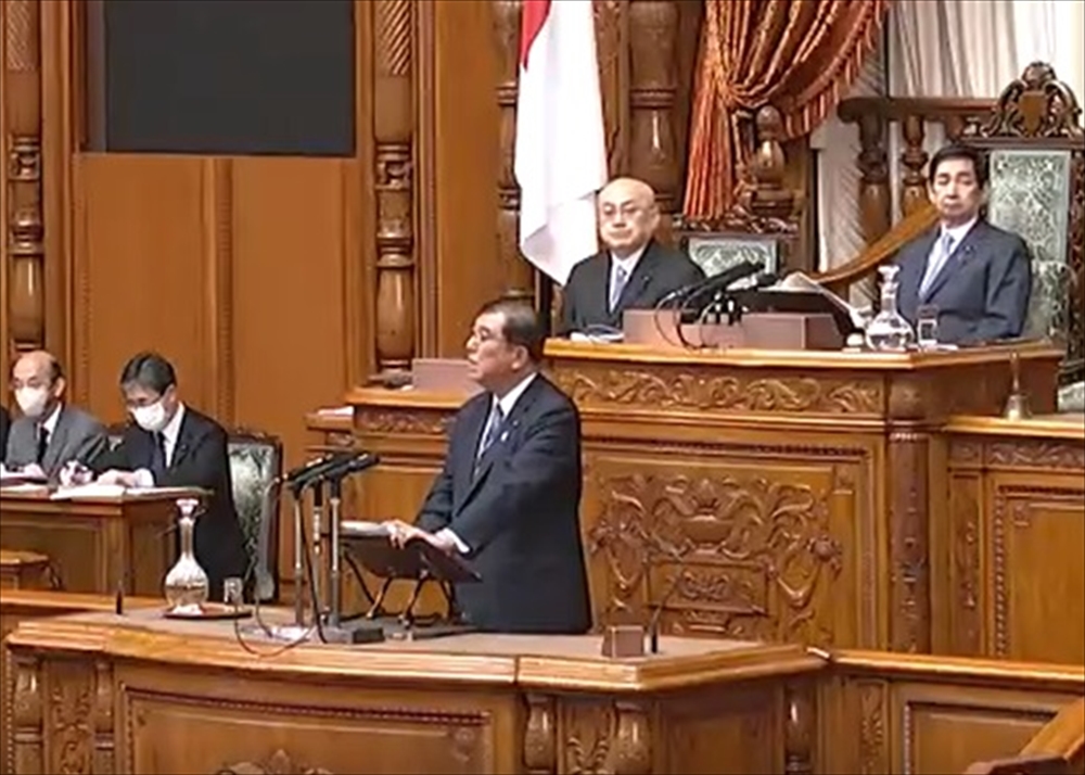 ３日の本会議で答弁する石破首相（出典・参議院ホームページ）