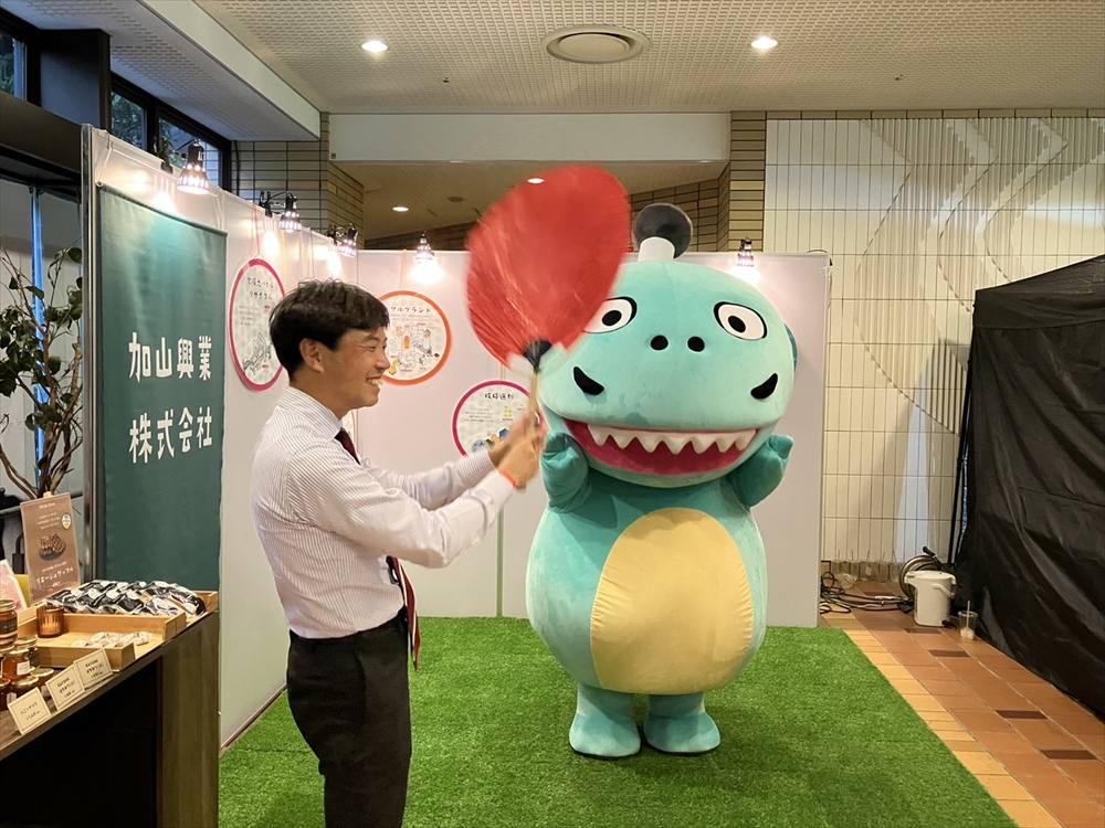 社会から求められる企業を目指して ~加山興業~ (12) 加山順一郎社長に聞く(下) 世界規模、宇宙規模の視野でワクワクする会社づくりを_オリジナルキャラクター「テラノさん」なども活用し、親しみやすさ、認知度の向上を図る