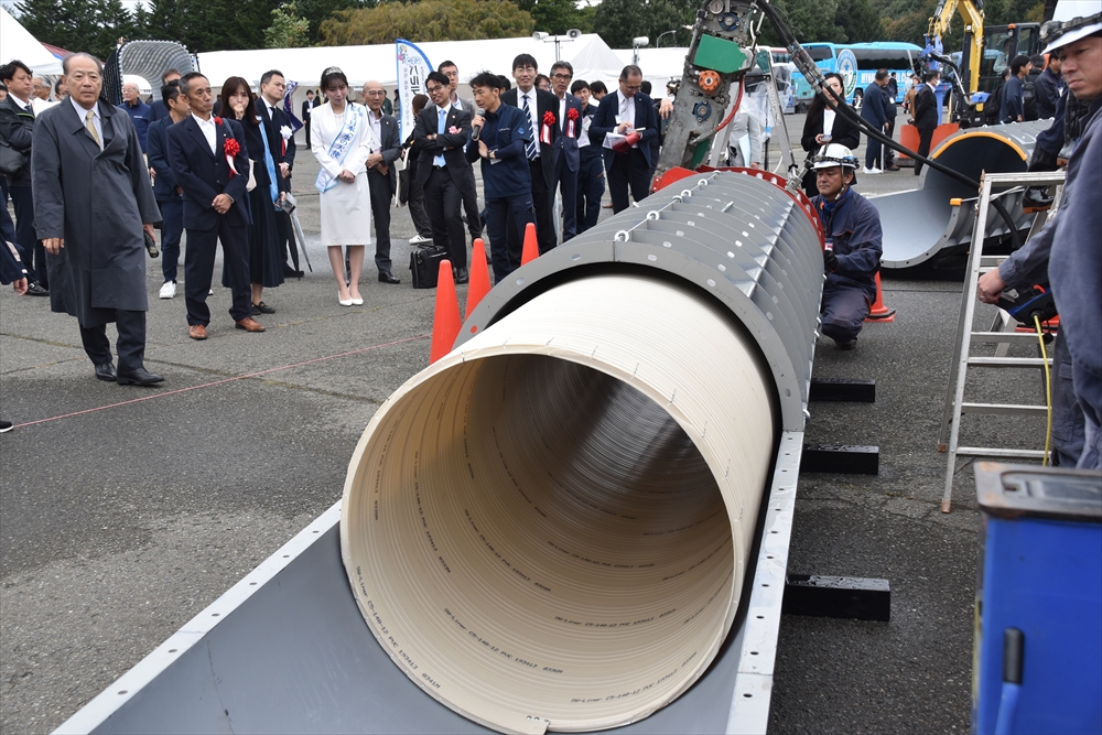 昨年10月３日に岩手県滝沢市のツガワ未来館アピオで開かれた展示会の様子。東北地方を中心に全国から自治体および業界関係者ら約１千人が来場した