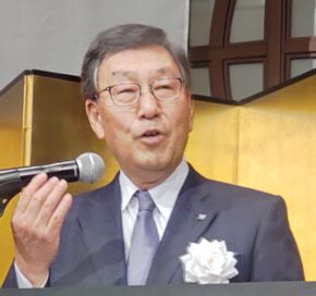 360周年に向けて抱負を述べる、ユアサ商事の田村社長