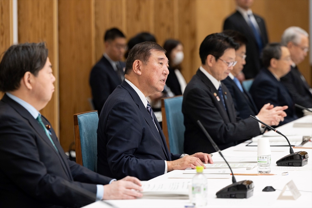 カーボンゼロへの挑戦(80) GX2040ビジョンなど年度内に閣議決定 次期通常国会に2法案提出へ _GX2040ビジョンの案を取りまとめ、挨拶する石破首相