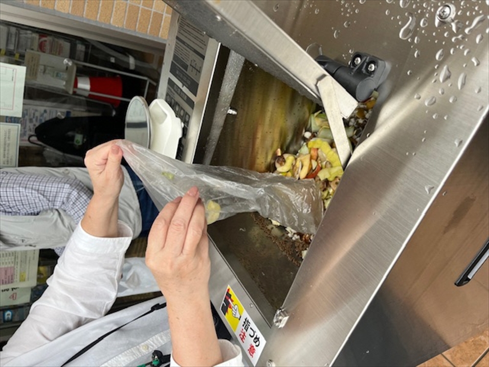 写真７　熊野地区センターに設置した生ごみ処理機