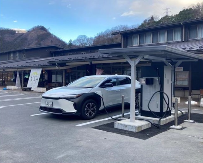導入実績例：道の駅「上野」 群馬県上野村_　ＥＶ急速充電器を置き換え　ＪＦＥテクノス製　日本充電インフラ　