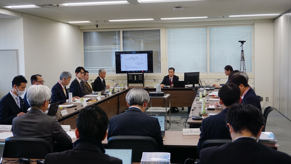環境省 PFAS、環境基準には指定せず 情報収集を優先、公共用水域と地下水で_