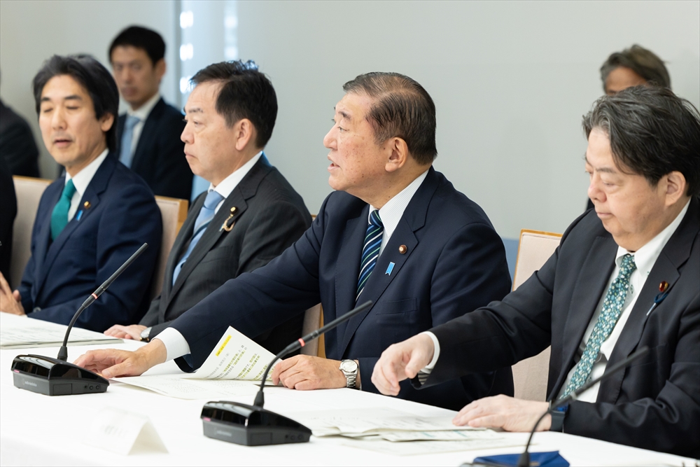 カーボンゼロへの挑戦(84) 環境ジャーナリスト 北沢一樹 政府実行計画 GHG排出目標は35年度65%・40年度79%削減 太陽光は設置可能施設に100%設置・GX調達も_