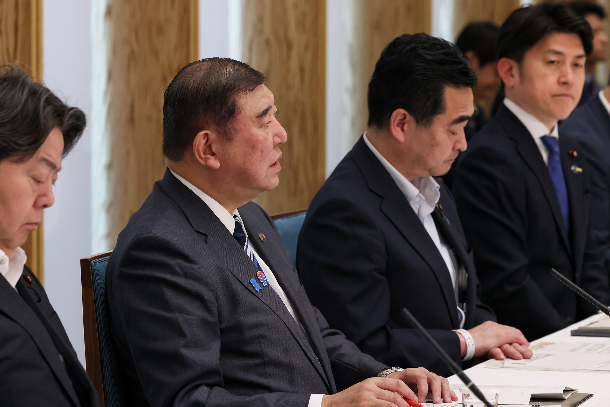上下水道 戦略的維持管理・更新など重点 政府 国土強靱化中期計画を閣議決定 石破首相、関係府省庁一丸で強力に推進を_6日の国土強靭化推進本部で発言する石破首相(左から2人目。官邸HPより)