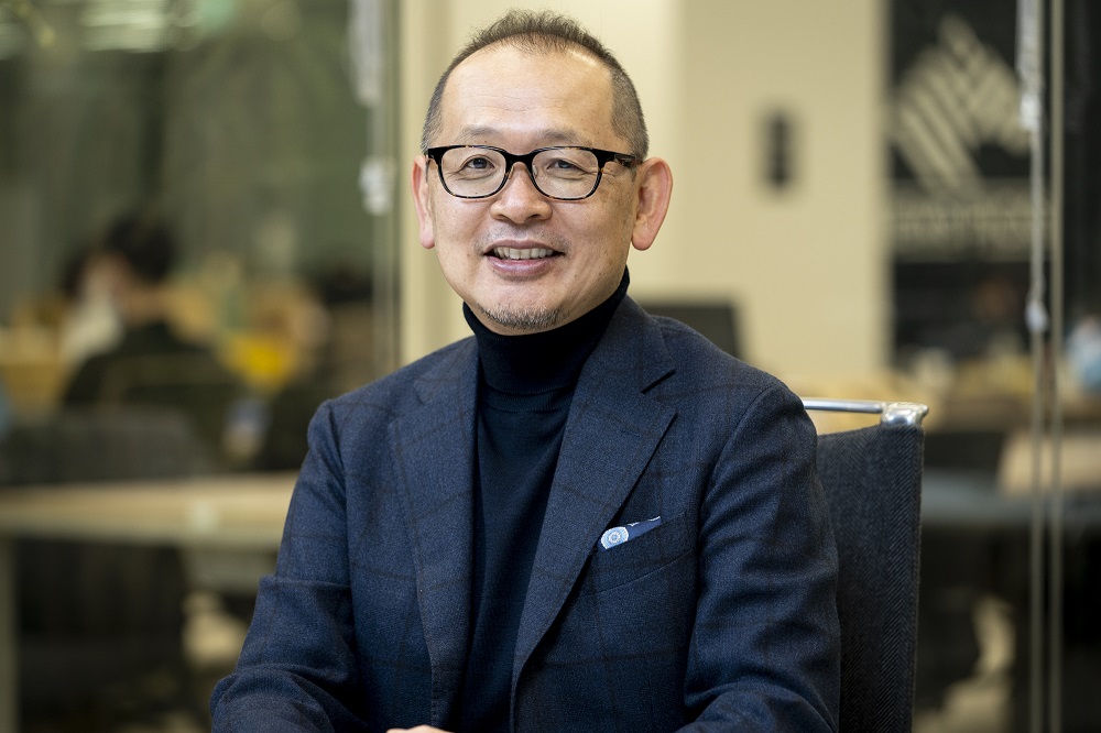環境新聞創刊60周年 特別インタビュー/「ウェルビーイングと環境」について考える 「ウェルビーイング×サステナビリティ」で日本は生まれ変わる 武蔵野大学ウェルビーイング学部長 前野 隆司 氏に聞く_武蔵野大学ウェルビーイング学部長 前野 隆司 氏