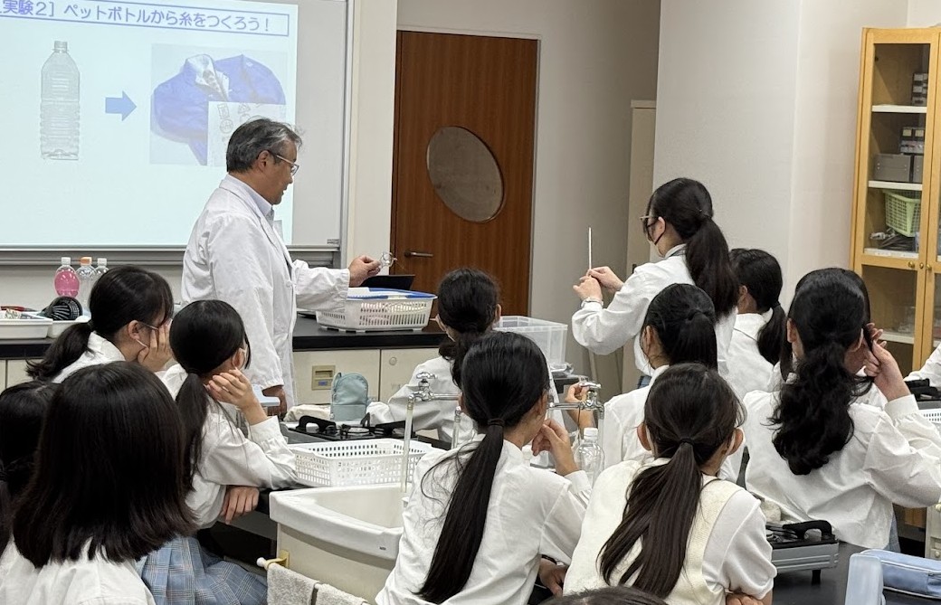 「未来デザインプログラム」、中学生対象に実施　ＣＬＯＭＡ  持続可能な資源循環型社会へ子供たちの学びを支援_各社の出前授業に生徒たちは熱心に聞き入っていた