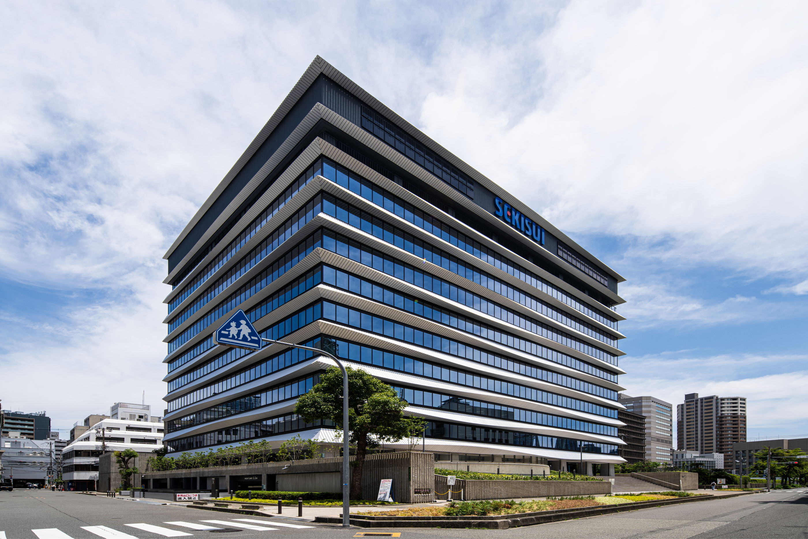 大規模改修が行われた堂島関電ビル（提供：積水化学）