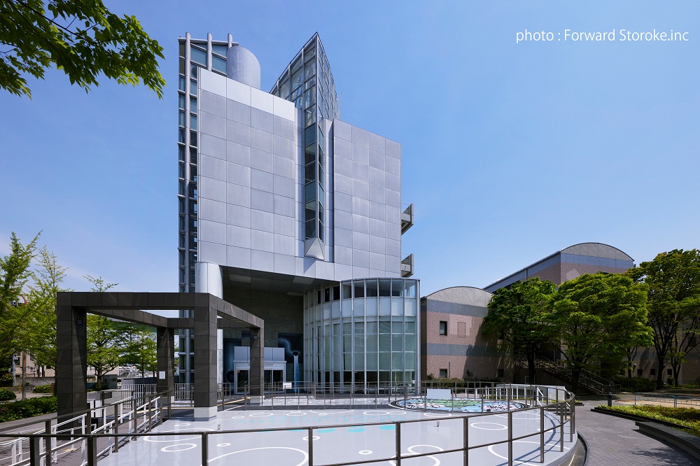 地域社会との連携・協働(その2) 下水道科学館の概要と利活用計画 見て、触れて、体験~下水道のすごさ、大切さ実感する施設に 大阪市建設局下水道部 調整課 下田 聖陽_下水道科学館外観