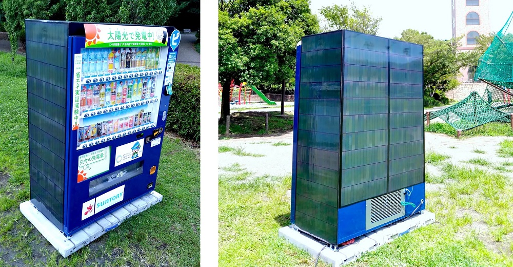 カルコパイライト太陽電池の実証 サントリーとPXP 世界初、自販機に適用_実証試験中の自動販売機