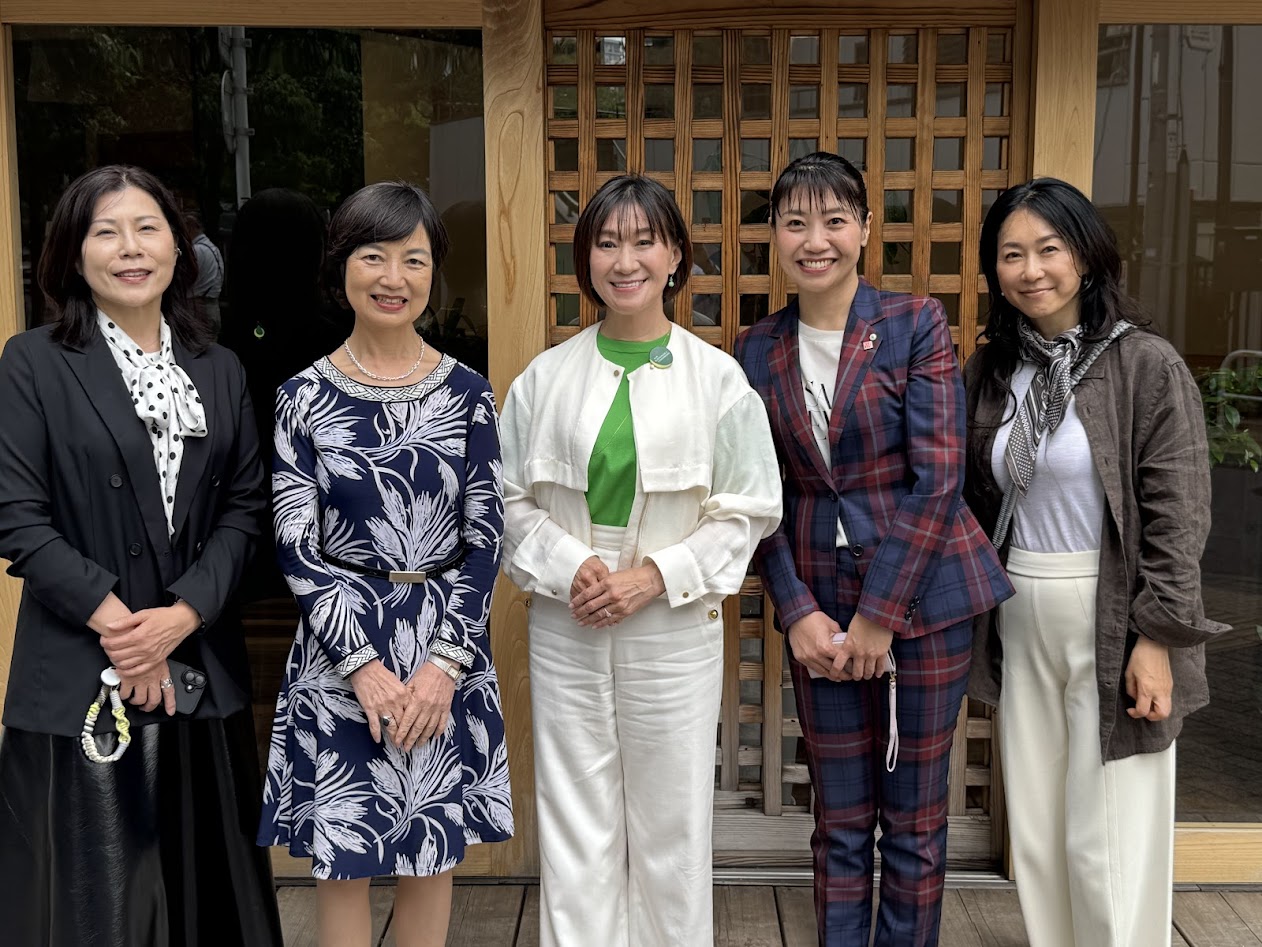 資源循環業界で活躍する５人の女性が10年ぶりに集合した