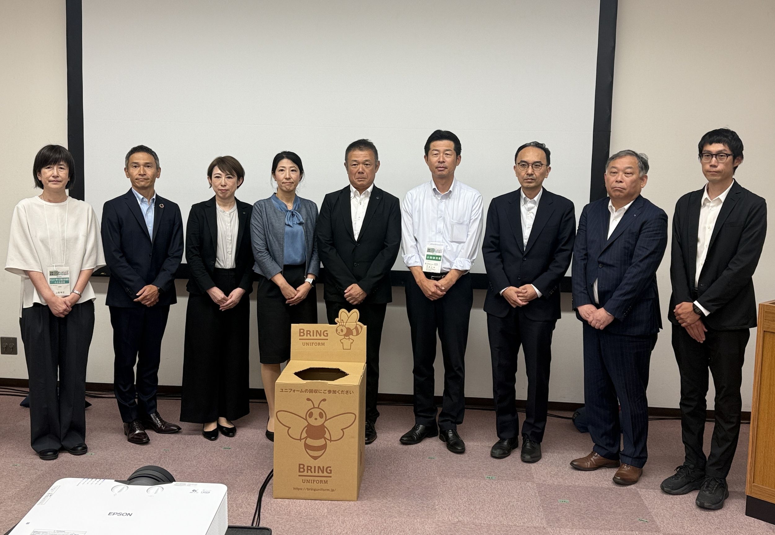 兵庫県　企業ユニフォームを繊維to繊維　「ワークウェア・リボーン・プロジェクト」発足_発足メンバーによる記念撮影
