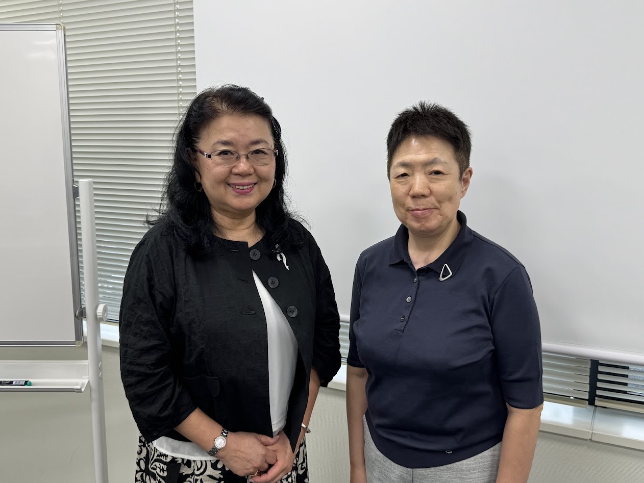 二木玲子前部会長（左）と野村幸江新部会長