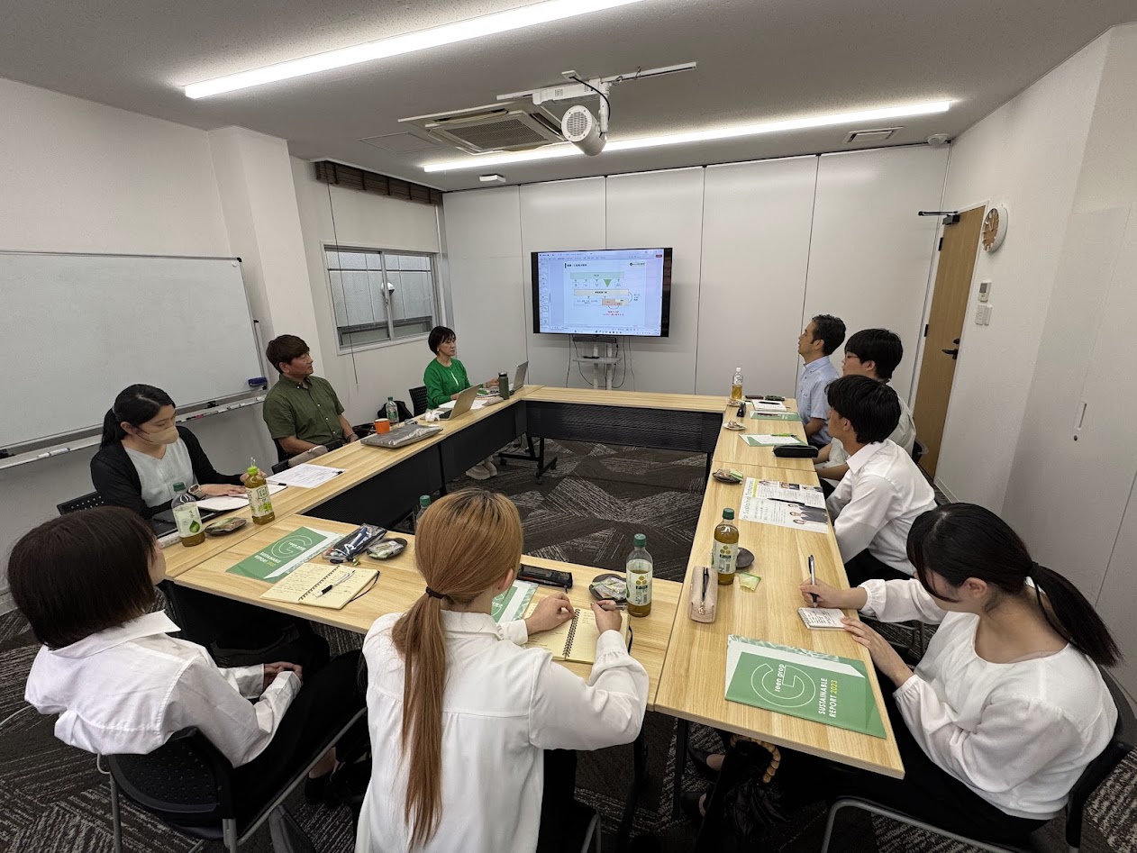 事業内容や組織運営などについて説明