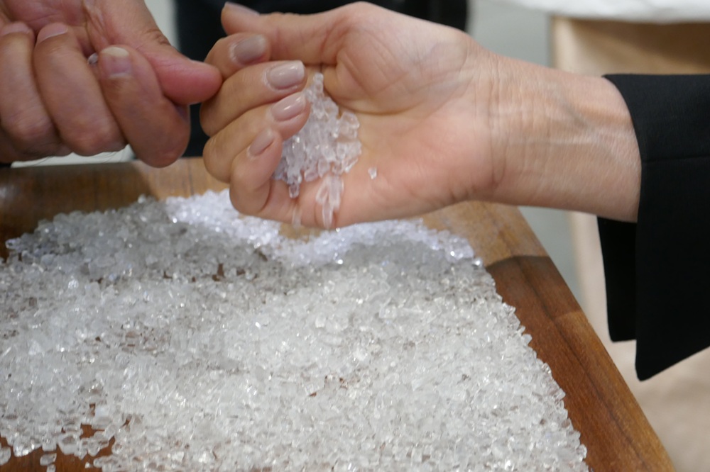 角がない安全なガラスとして分離される