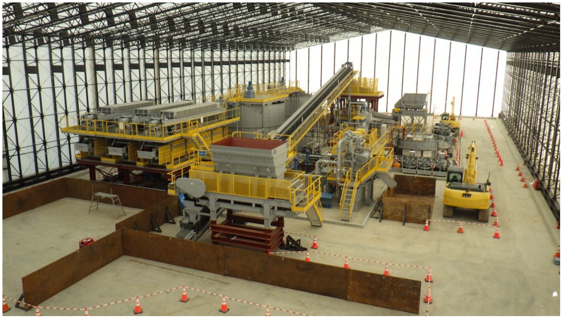 福島復興への展望　除去土壌等減容化・再生利用技術研究組合の取り組み　環境省の再生利用実証事業等を実施　除去土壌等減容化・再生利用技術研究組合代表理事・理事長 松尾寿峰_中間貯蔵施設内における除去土壌の分級処理システム実証試験プラント設置所状況