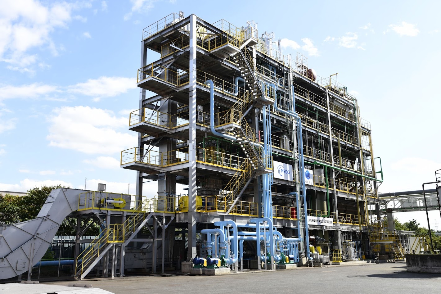 廃棄物ガス化技術を用いたケミカルリサイクルプロセス確立へ　ＪＦＥエンジとＪ＆Ｔ環境　小型炉実証設備が完成、竣工式を開催_完成した実証プラント