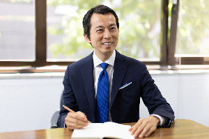 年間２００着ペースでスーツを回収　銀座英國屋、ＢＲＩＮＧと連携してリサイクル_小林英毅社長