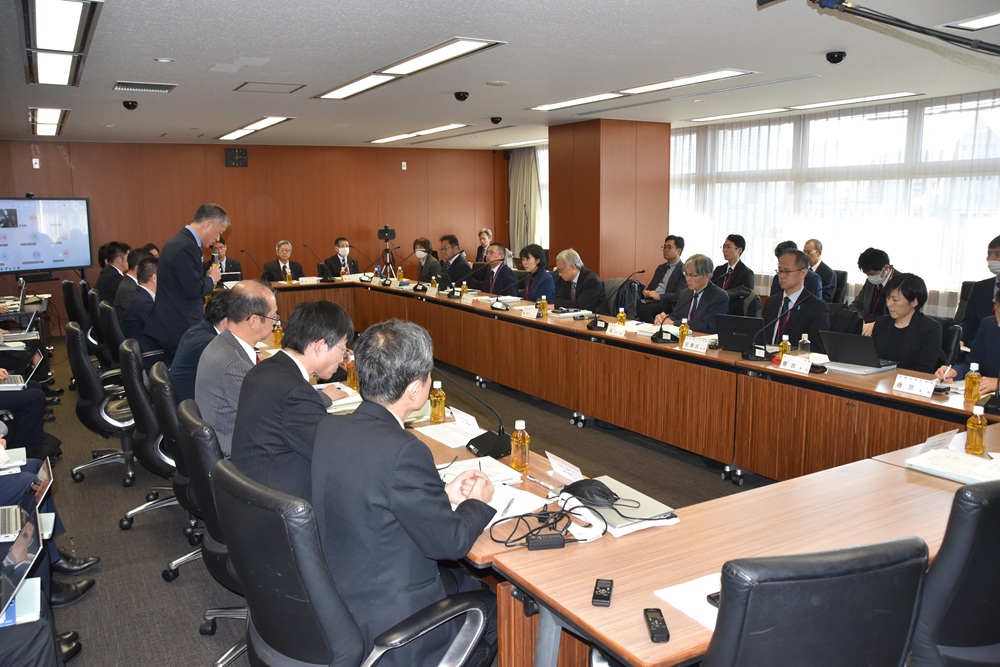 国交省検討会第２次まとめ　上下水道 国主導で基盤強化加速を　経営広域化と最適配置を両輪に_あいさつする石井上下水道審議官