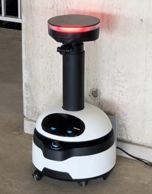 施設を巡回するロボット