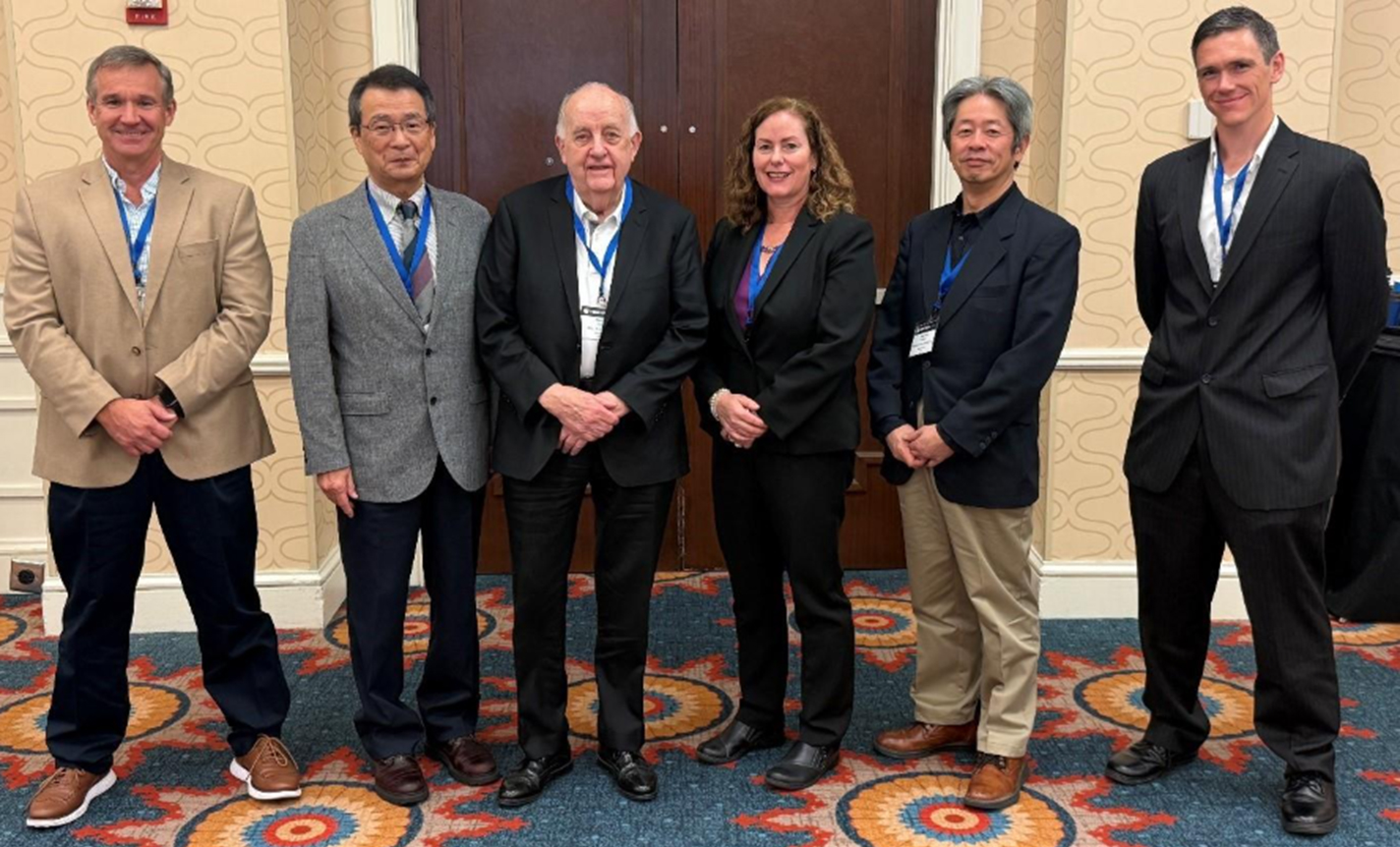 ＡＳＭＥ、ＪＳＭＥ、ＱＳＴ、ＡＮＲＩＣエンタープライズのスタッフ　（写真提供：ＡＳＭＥ）_　ＡＳＭＥとＪＳＭＥ　核融合技術標準化に向け協定締結