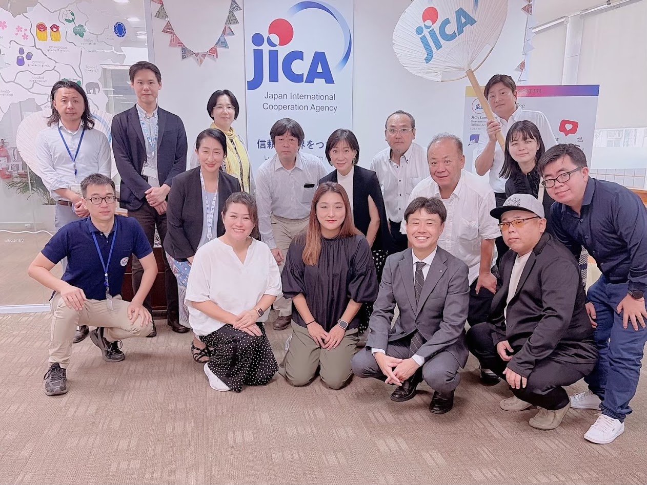 ＪＩＣＡラオス事務所のスタッフと