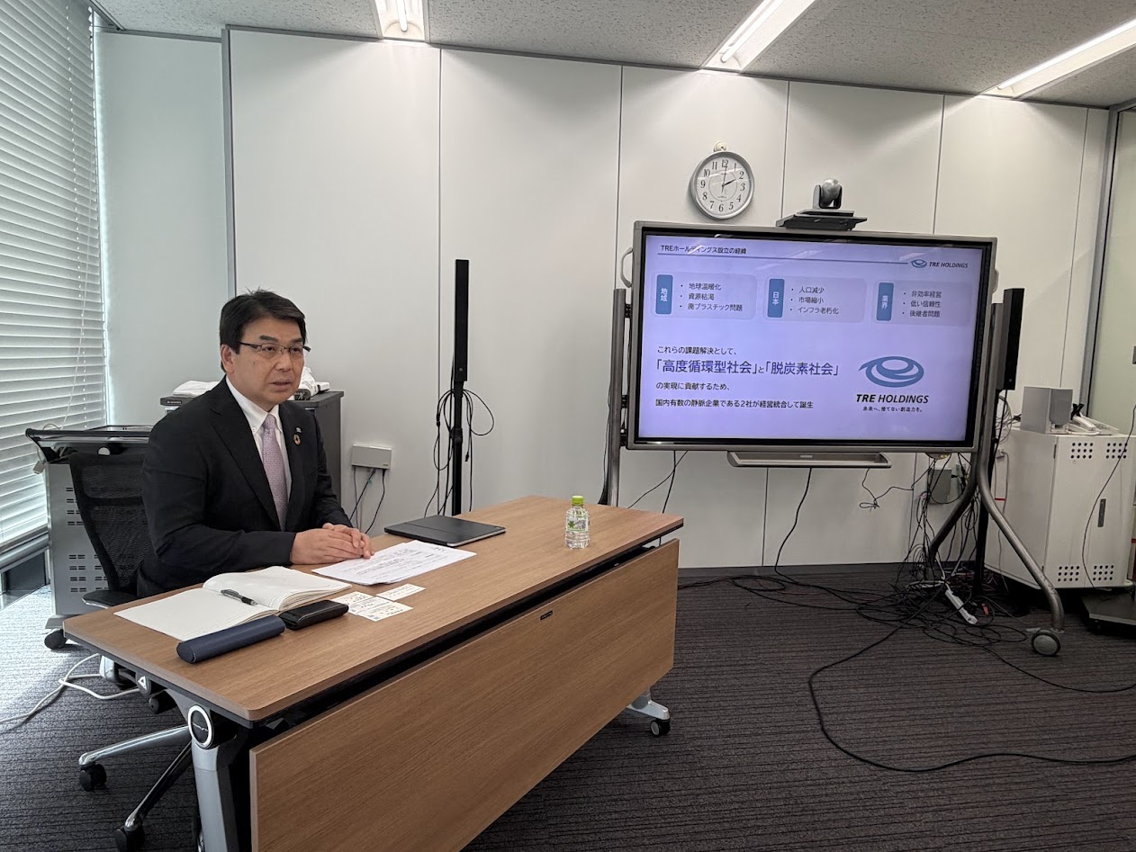 「Ｃａｒ to Ｃａｒ」実現に向けた取り組み紹介　ＴＲＥホールディングス、ＷＸ実現へ自動車精緻解体推進_グループの取り組みについて説明する岡部社長