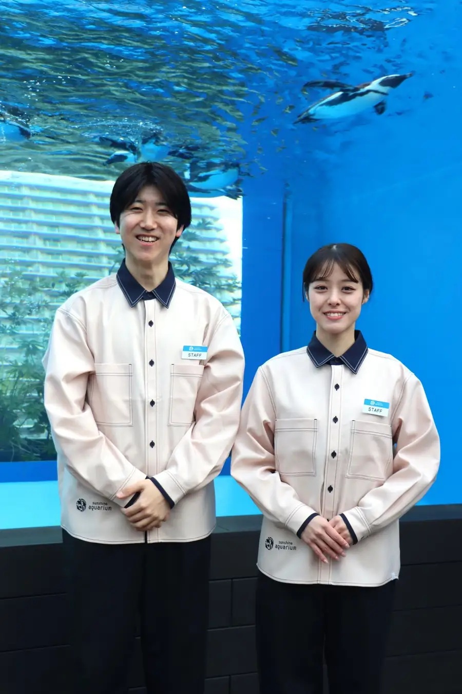 新ユニフォーム着用イメージ_　サンシャイン水族館　廃ポリ漁網からユニフォーム　海洋ごみ問題の生きた教材に