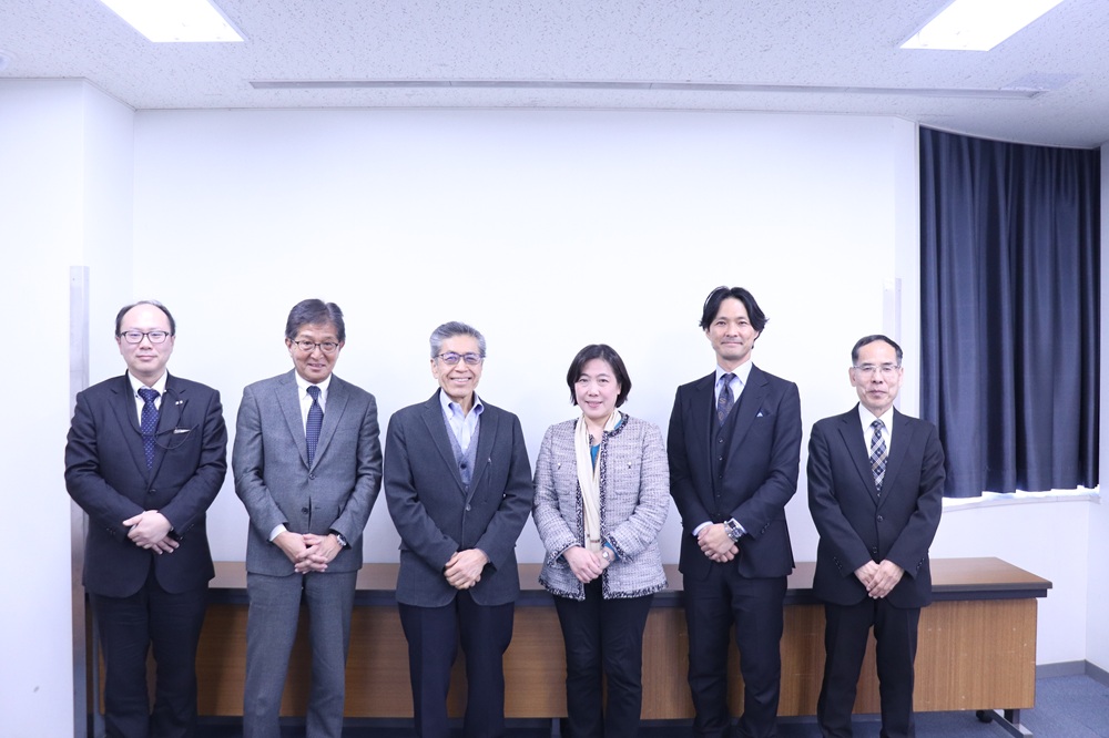 （左から）中田氏、佐藤氏、大熊氏、浅見氏、西村氏、金城氏