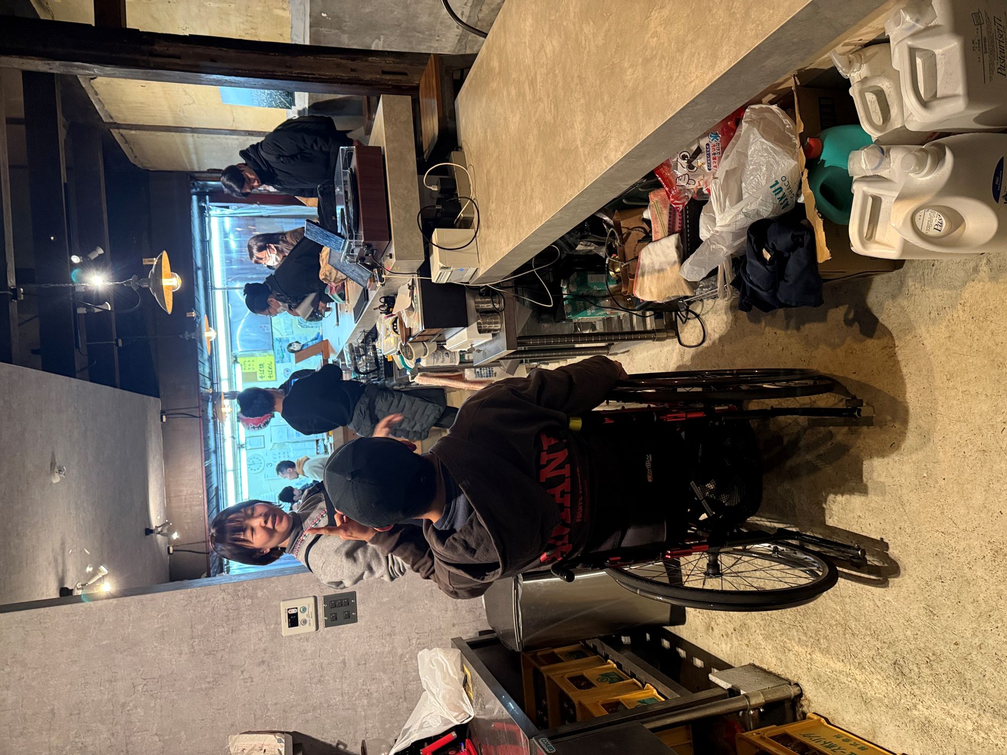 写真４　車椅子スタッフが働く空き家活用のカフェ