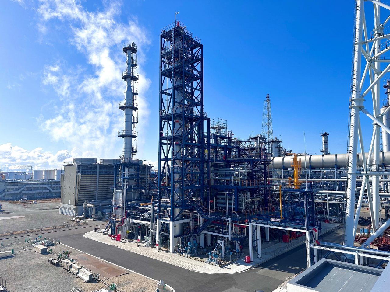 コスモ石油が堺市に建設したＳＡＦ製造装置（出所：コスモ石油）