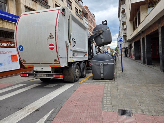 ビルバオ市中心部のごみ回収システム（大型コンテナを効率回収する都市型廃棄物処理の現場）