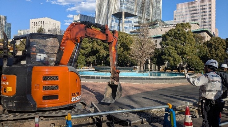 日比谷公園の大噴水を壊し、似た形状の噴水を新たにつくるという（２０２５年２月26日撮影）。都側の説明は、不明瞭、不可解